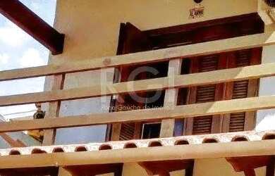 Imagem 3: Casa com 4 dormitórios sendo que um deles é uma suíte e 2 vagas, bairro Teresópolis, Porto