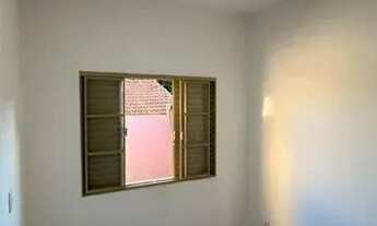 Imagem 2: Casa com 4 Quarto(s) e 2 banheiro(s) para Alugar, 250 m² por R$ 4000 / Mês