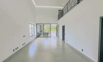 Imagem 2: Sobrado para venda tem 311 metros quadrados com 4 quartos