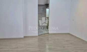 Imagem 3: Salão comercial de esquina com area total de aprox. 50m², 2 banheiros e 01 copa