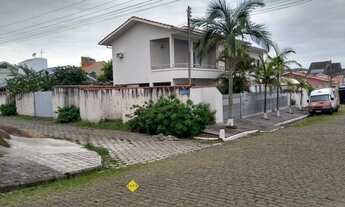 Imagem 4: Sobrado para venda possui 250 metros quadrados com 4 quartos em Centro - Tubarão - SC