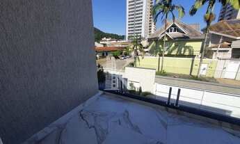 Imagem 2: Sobrado para venda possui 450 metros quadrados com 4 quartos em Canto do Forte - Praia Gra