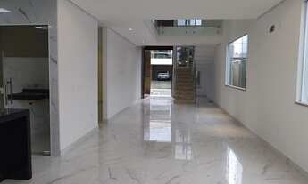 Imagem 6: Casa de condomínio para venda tem 251 metros quadrados com 4 quartos