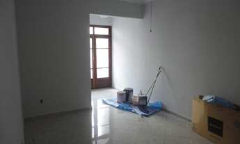 Imagem 3: Apartamento de frente, sol da manhã, em excelente localização! Composto por 2 quartos (sen