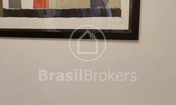 Imagem 6: Apartamento reformado a uma quadra da praia no Leblon