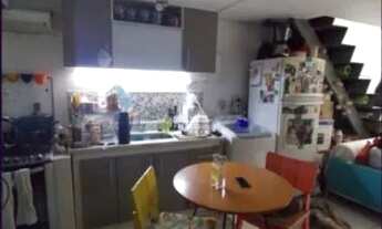 Imagem 5: Apartamento tipo Studio, com sala e cozinha integrada no primeiro andar, pé direito alto