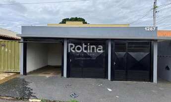 Imagem: Casa para alugar, 3 quartos, 1 vaga, Martins