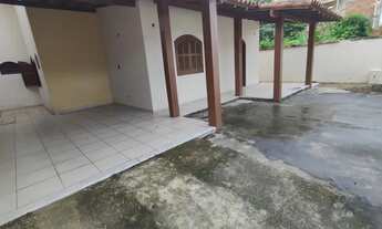 Imagem: Casa nos Cavaleiros c/ 4qts, send 1suíte