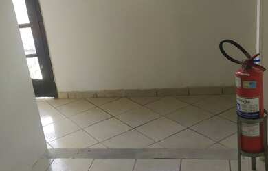 Imagem 2: 2 consultórios com bancada 1banheiro, recepção e cozinha