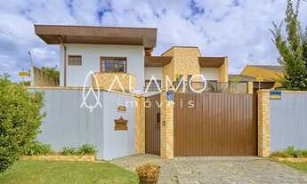 Imagem: Casa com Amplo Terreno e 06 Dormitórios