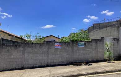 Imagem 5: Terreno plano e murado de 250m2