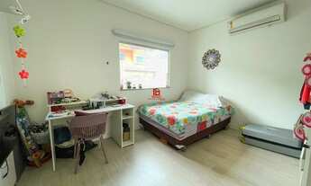 Imagem 6: Excelenete casa no bairro parque 10, com 3 quartos sendo 1 suíte, 2 vagas de garagem.Agend