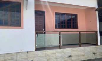 Imagem 3: Casa no alto branco