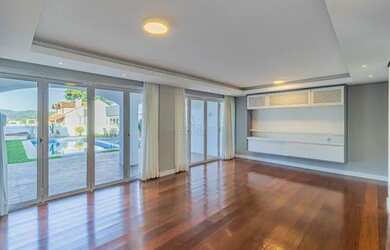 Imagem 3: Casa a venda com 3 dormitorios, 3 vagas e 480m2 no bairro Tristeza, na zona sul de Porto A