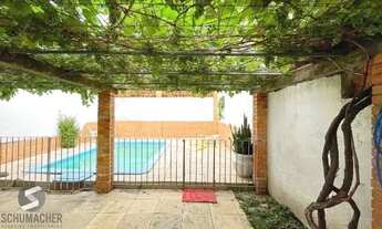 Imagem 2: Casa com 4 Quartos e 3 banheiros de 223 m², perto da PUC à venda por R$ 697.000