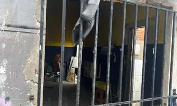 Imagem 4: Vende-se ou troca casa com barracão na frete no bairro Centro Sul próx Pirineu