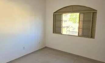 Imagem: Casa com 4 Quarto(s) e 2 banheiro(s) para