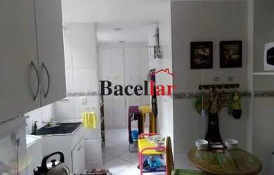 Imagem 13: Todo reformado Apartamento com 3 dormitórios