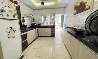 Imagem: Casa com 3 quartos com piscina à venda