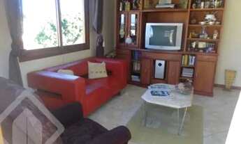 Imagem 6: Casa com 3 pavimentos em condomínio pequeno (5 casas), parte alta do bairro