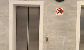 Imagem 4: Sala com vaga de garagem e banheiro privativo