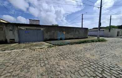 Imagem 2: Casa para Locação no Bairro Pitimbu - Excelente Localização e Amplo Espaço