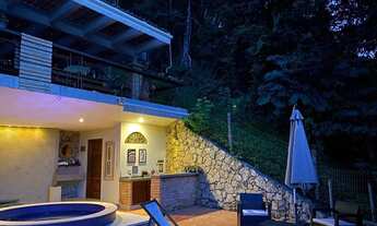 Imagem 2: Casa com belissima arquitetura - Bonsucesso - Petrópolis-RJ
