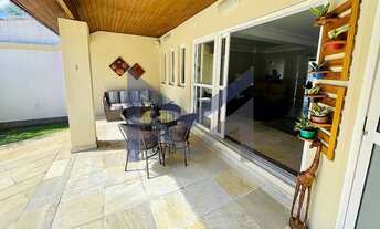 Imagem 7: Casa de condomínio para venda possui 530 metros quadrados com 5 quartos