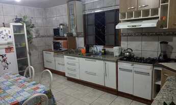 Imagem 5: Vendo uma casa grande com as mobílias