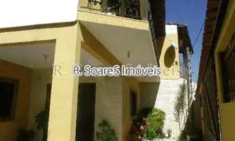 Imagem 3: CASA COM QUATRO QUARTOS, SENDO TRÊS SUÍTES, RUA TEJO EM VILA VALQUEIRE