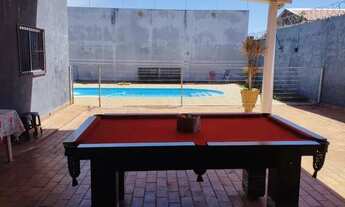 Imagem: Espaço com piscina