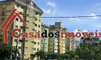 Imagem: Em frente a praça, 2/4, reformado, porteira