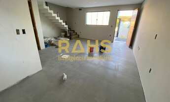 Imagem: Sobrado geminado no bairro Aventureiro em