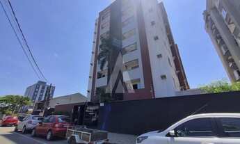 Imagem 3: Apartamento com 2 quartos, sacada com churrasqueira, prédio com elevador e 1 vaga de garag