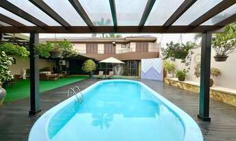 Imagem 3: Conforto e espaço! Casa de 6 dormitórios com espaço gourmet e piscina, localizad