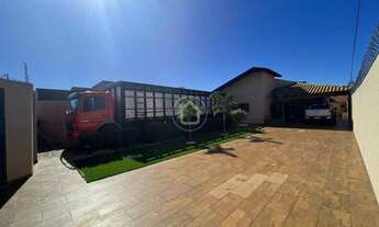 Imagem 2: CASA COM 04 DORMITÓRIOS - SANTO ANTÔNIO