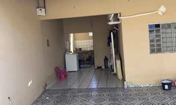 Imagem 2: Casa com 3 Quartos sendo 2 suítes , muito ampla e ótima localização