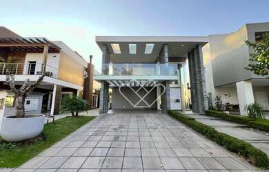 Imagem: Casa de alto padrão à venda no bairro