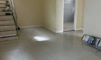 Imagem 3: Casa para aluguel possui 100 metros quadrados com 4 quartos em Abrantes