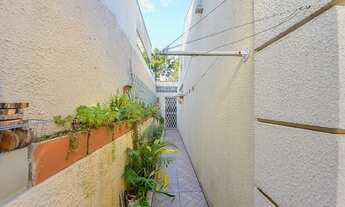 Imagem 5: Casa para venda possui 88 metros quadrados com 2 quartos em Alto Boqueirão - Curitiba - PR