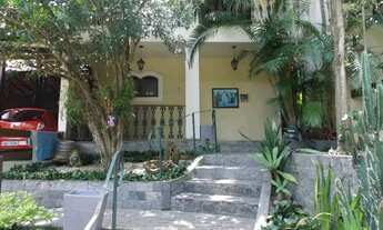 Imagem 2: Casa para venda com 467 metros quadrados com 5 quartos