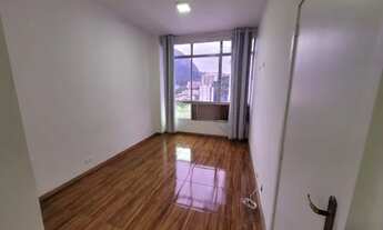 Imagem 2: Original 3 Quartos na parte baixa da Gávea com Vista Livre e Vaga