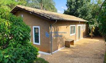 Imagem 2: Casa aconchegante com muito verde , 3 quartos sendo 1 suíte , sala em L , cozinha e amplo