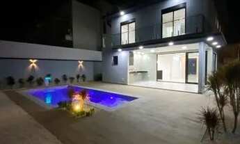 Imagem 2: Casa de condomínio para venda possui 240 metros quadrados com 4 quartos