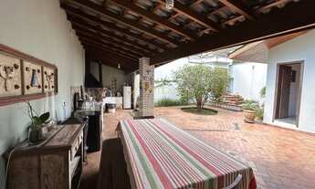 Imagem 6: Casa espaçosa com 4 dormitórios em excelente localização