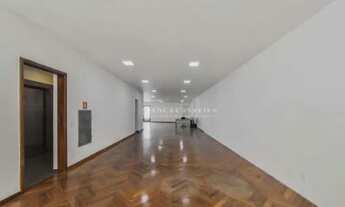 Imagem 5: Excelente prédio em localização nobre com estacionamento amplo