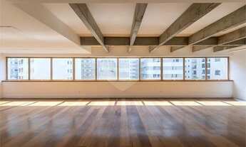 Imagem 2: Apartamento de 3 dormitórios no jardins, totalmente reformado. Impecável