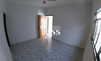 Imagem 4: ALUGA - Casa de bairro edícula de fundo 2 dormitórios 1 banheiro social quintal vaga de ga