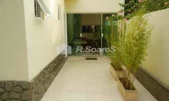 Imagem 6: CASA COM DOIS QUARTOS, SENDO UM SUÍTE, EM VILA VALQUEIRE, RUA EVARISTO DE MORAIS