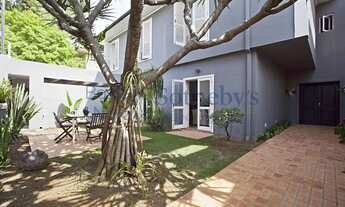 Imagem: Casa com reforma cercada de verde